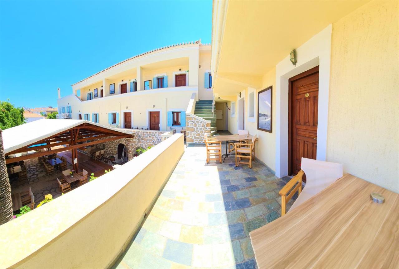Kastro Hotel Spetses Town Bagian luar foto