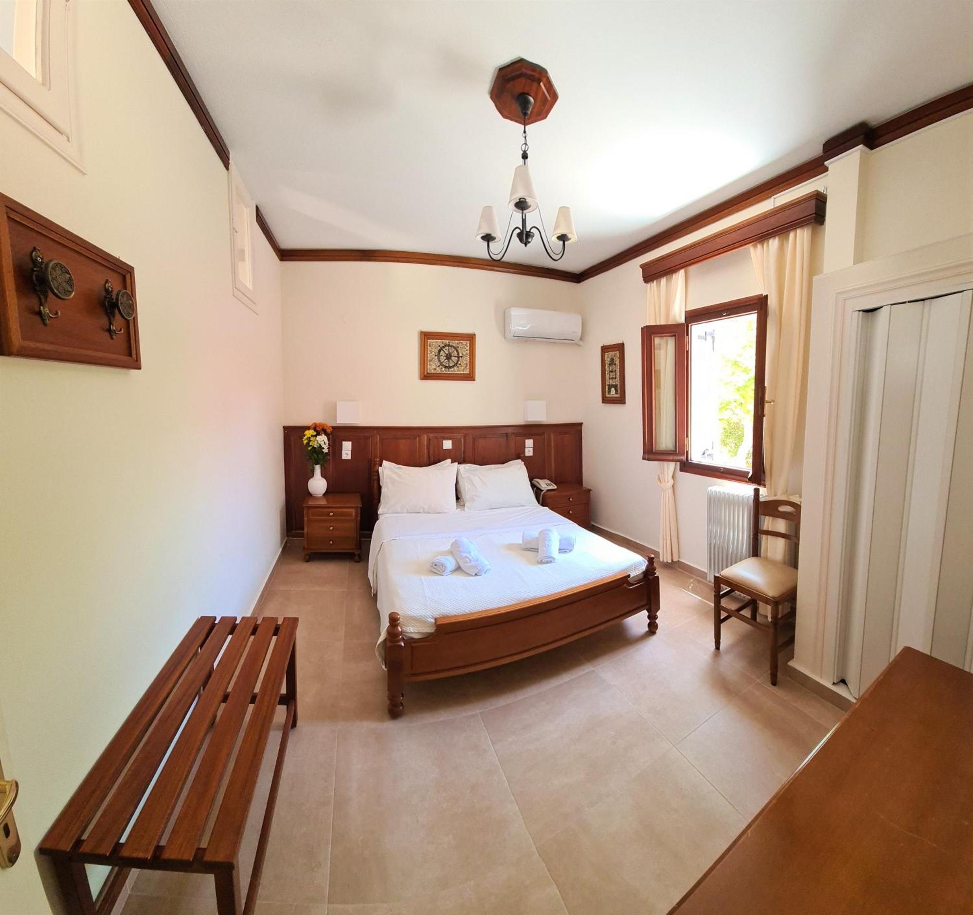 Kastro Hotel Spetses Town Bagian luar foto