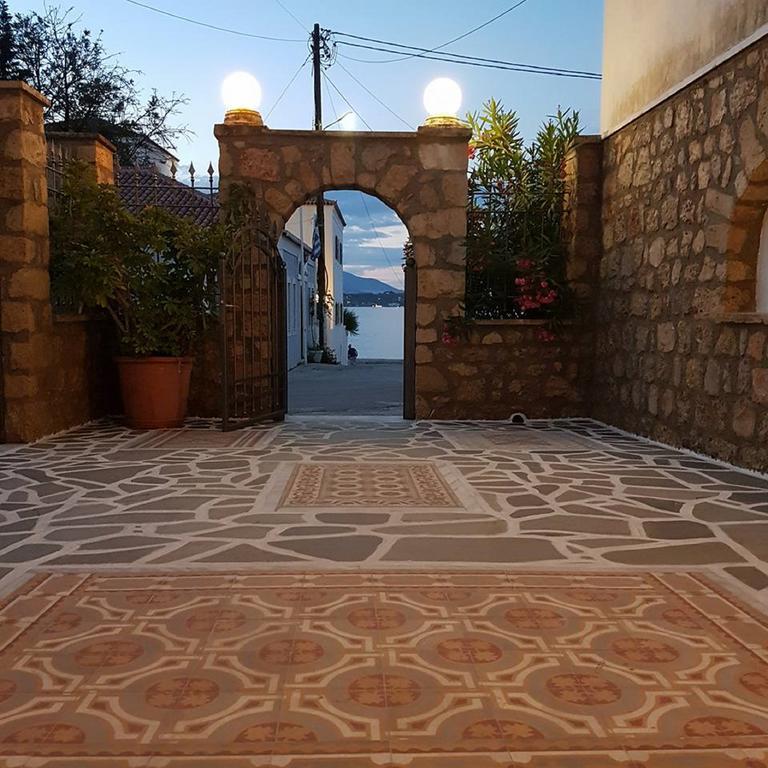 Kastro Hotel Spetses Town Bagian luar foto